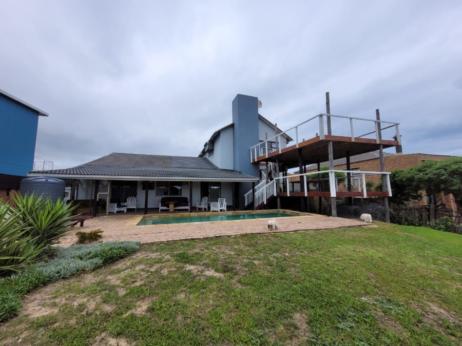 6 Bedroom Property for Sale in Paradise Beach Eastern Cape